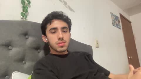 Snapshot of kevin9090604771 chatting on February 5, 3:23 am kev online show from February 5, 3:23 am