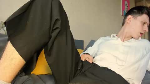 Snapshot of kevin_hornyyy chatting on June 23, 2:59 pm kevin online show from June 23, 2:59 pm