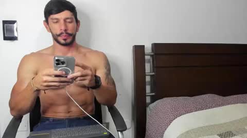 kevin_malone22 online show from November 12, 3:51 am