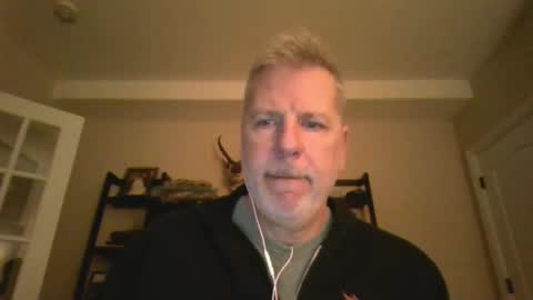 Snapshot of kevin_see chatting on April 16, 11:00 am kevin_see online show from April 16, 11:00 am