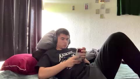 kevinderon1 online show from April 18, 8:31 pm