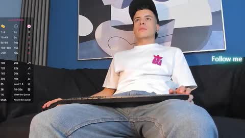 Snapshot of kevinn_blue chatting on September 21, 10:00 pm Sexy Hot Kevin online show from September 21, 10:00 pm