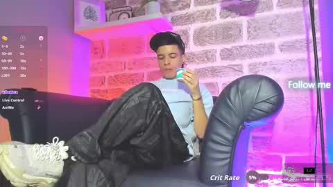 Snapshot of kevinn_blue chatting on November 5, 9:15 pm Sexy Hot Kevin online show from November 5, 9:15 pm