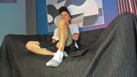 Snapshot of kevinn_blue chatting on November 14, 12:59 pm Sexy Hot Kevin online show from November 14, 12:59 pm