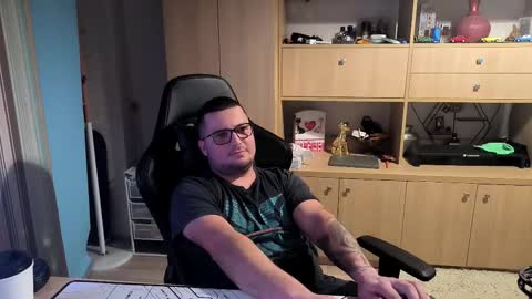 Kevinn online show from October 18, 7:03 pm