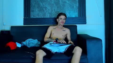 Snapshot of kevinperlas_ chatting on December 2, 12:27 am kevinperlas_ online show from December 2, 12:27 am