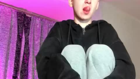 kevinsupershy online show from June 25, 8:35 pm