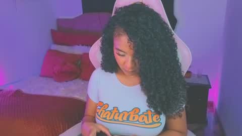 Snapshot of keyla_roberts_ chatting on June 25, 1:16 am Adhara. Help me reach 100 likes online show from June 25, 1:16 am