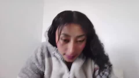 Snapshot of khaleesi_j chatting on February 18, 3:32 pm khaleesi_j online show from February 18, 3:32 pm