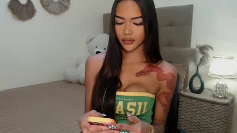 Snapshot of khalifafoxxxx chatting on February 24, 10:04 am khalifa online show from February 24, 10:04 am