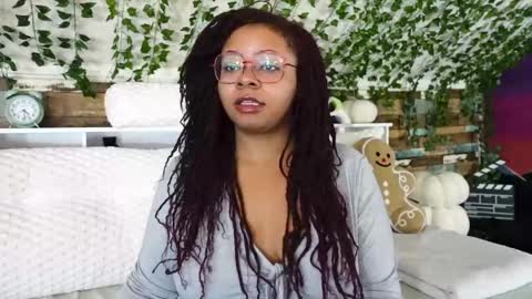 Snapshot of khayaparker chatting on March 1, 9:29 am Khaya online show from March 1, 9:29 am