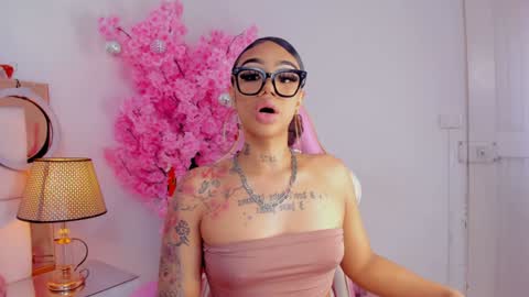 Khelany Isyy  online show from December 16, 10:03 pm