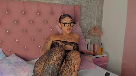 Khelany Isyy  online show from October 27, 2:43 pm