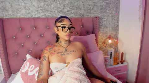 Snapshot of khelany_isyy chatting on February 21, 1:56 pm Khelany Isyy online show from February 21, 1:56 pm