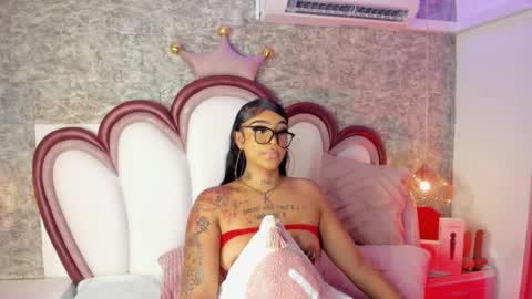 Snapshot of khelany_isyy chatting on March 3, 2:56 pm Khelany Isyy online show from March 3, 2:56 pm