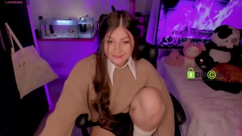 Snapshot of khionebesset chatting on December 31, 7:10 am Khi. online show from December 31, 7:10 am