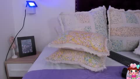 Snapshot of khloe_cutee chatting on December 28, 11:16 pm Khloe Cute online show from December 28, 11:16 pm