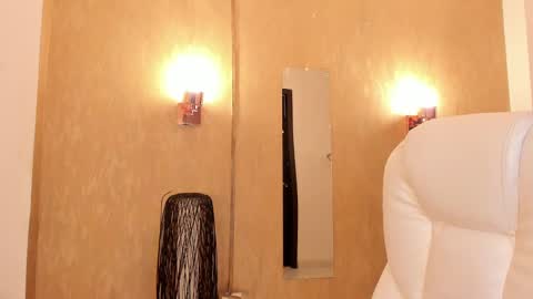 Khloe online show from February 18, 3:43 pm