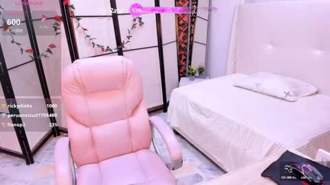 Khloe online show from February 28, 6:31 pm