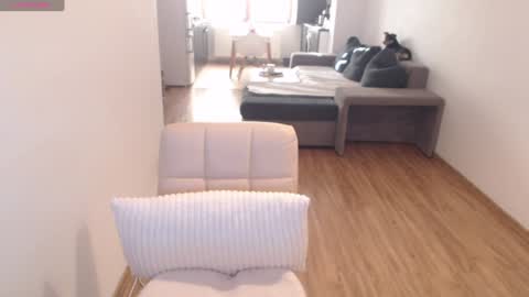 Khloe online show from January 16, 1:04 pm