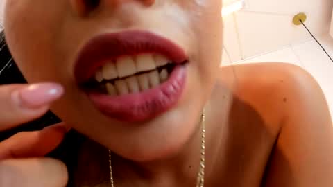 Khloe online show from March 1, 9:51 am