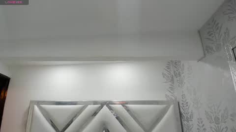 Snapshot of khloeblake chatting on July 18, 3:54 am Khloe online show from July 18, 3:54 am