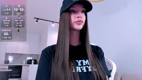 Snapshot of khloeforever chatting on February 4, 8:03 pm khloe online show from February 4, 8:03 pm