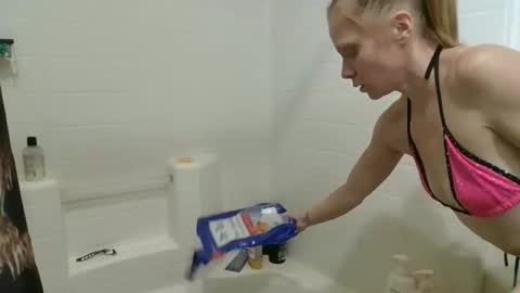 khloemariexoxo  online show from May 25, 12:49 am