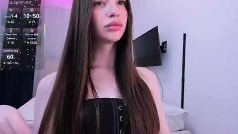 Snapshot of khloeyourangel chatting on September 17, 5:25 pm Khloe online show from September 17, 5:25 pm