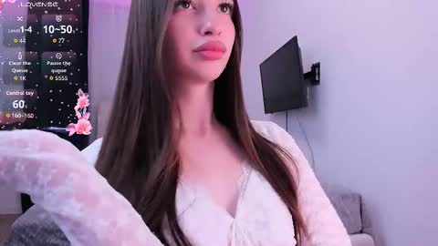 Snapshot of khloeyourangel chatting on September 28, 6:35 pm Khloe online show from September 28, 6:35 pm