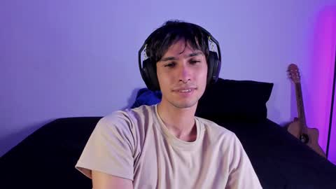 khozler_ online show from February 11, 5:37 am