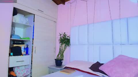    N         M online show from March 3, 11:33 am