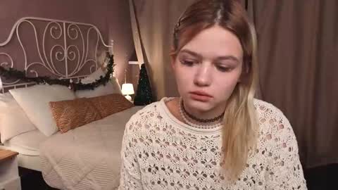 Kiana online show from December 15, 5:44 am