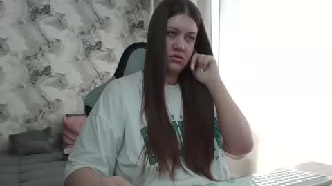 kianna_dior_ online show from April 1, 10:05 am