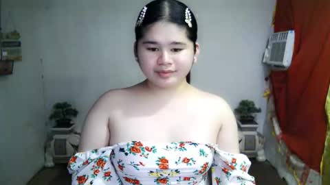Snapshot of kianna_schmitz chatting on September 23, 9:29 pm Your SweetGirl Ts online show from September 23, 9:29 pm