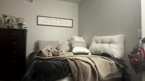 kiannaluv online show from September 9, 1:10 pm