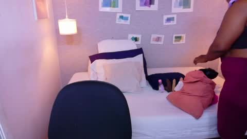 Snapshot of kiara_evanss chatting on May 7, 12:27 am Kiara online show from May 7, 12:27 am