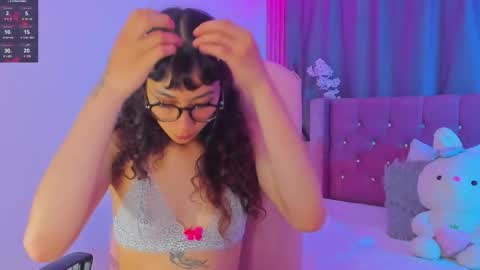 Snapshot of kiara_lovelyy chatting on May 15, 4:41 am Kiara online show from May 15, 4:41 am