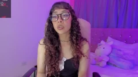 Snapshot of kiara_lovelyy chatting on May 20, 4:18 am Kiara online show from May 20, 4:18 am