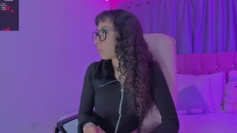 Snapshot of kiara_lovelyy chatting on May 23, 3:56 am Kiara online show from May 23, 3:56 am