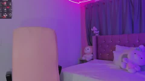 Snapshot of kiara_lovelyy chatting on May 24, 3:44 am Kiara online show from May 24, 3:44 am