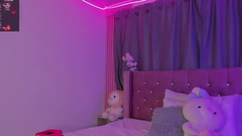 Snapshot of kiara_lovelyy chatting on May 25, 3:23 am Kiara online show from May 25, 3:23 am