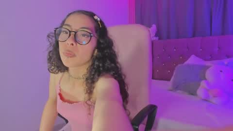 Snapshot of kiara_lovelyy chatting on June 4, 4:29 am Kiara online show from June 4, 4:29 am