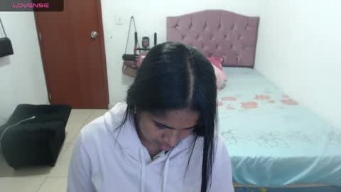 Snapshot of kiara_williamss chatting on December 10, 10:37 pm Kiara online show from December 10, 10:37 pm