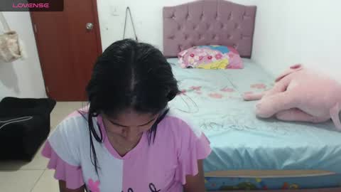 Snapshot of kiara_williamss chatting on December 27, 10:37 pm Kiara online show from December 27, 10:37 pm