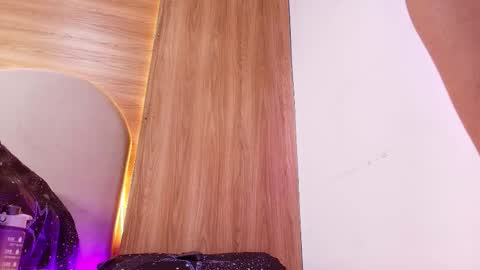 kiaralopez_ online show from March 27, 8:26 am