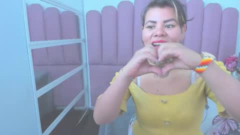 Snapshot of kiaraxmilf chatting on February 25, 2:48 pm kiaraXMlif online show from February 25, 2:48 pm