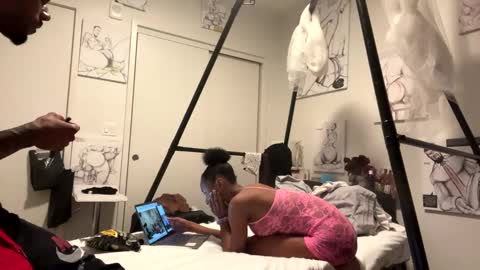 HunneysPlayRoom online show from December 21, 1:42 pm