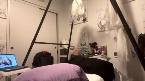 HunneysPlayRoom online show from December 23, 12:52 pm