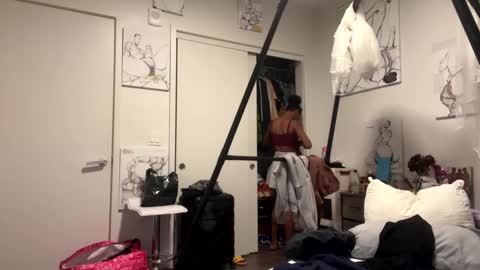 HunneysPlayRoom online show from December 30, 10:10 am